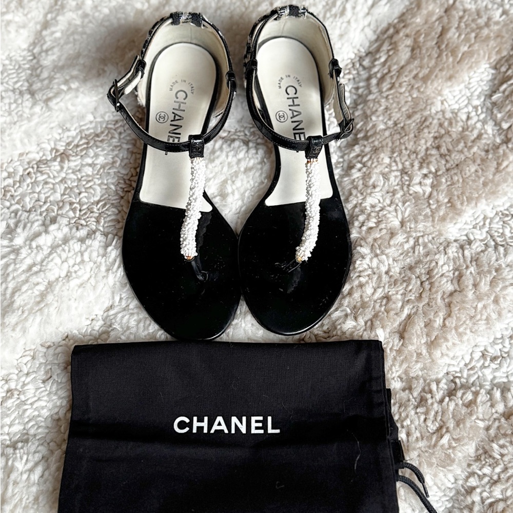 Chanel beaded CC tweed houndstooth thong sandals flats 37.5 black white - Picture 5 of 13